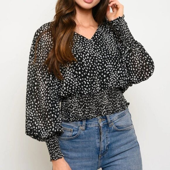 WOMEN'S SMOCKED LOND DOLMAN SLEEVE V-NECK TOP - Picture 3 of 3